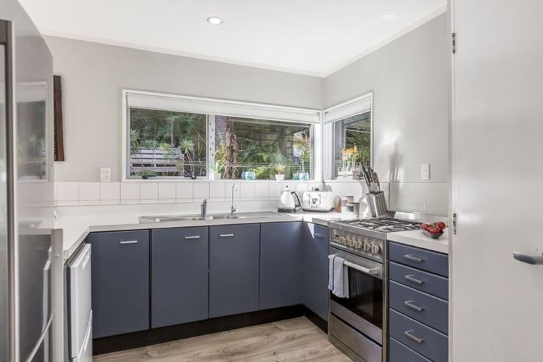 Photo of property in 2/9 Stitchbird Close, Murrays Bay, Auckland, 0630