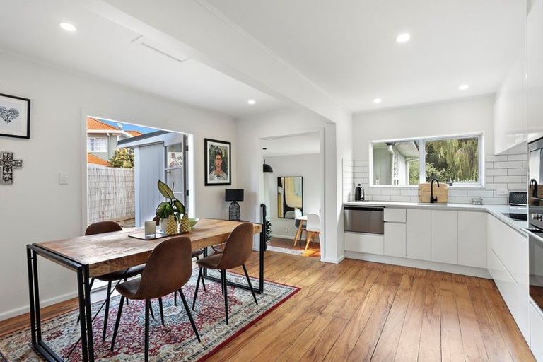 Photo of property in 1/75 Atkinson Road, Titirangi, Auckland, 0604