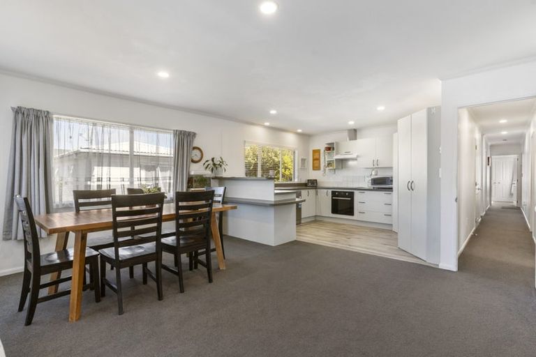 Photo of property in 16a Kokiri Street, Te Atatu South, Auckland, 0610