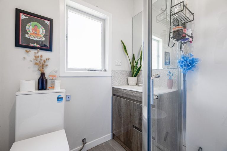 Photo of property in 70 Savoy Road, Glen Eden, Auckland, 0602