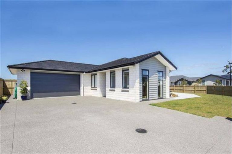 Photo of property in 9 Hiria Crescent, Papamoa Beach, Papamoa, 3118