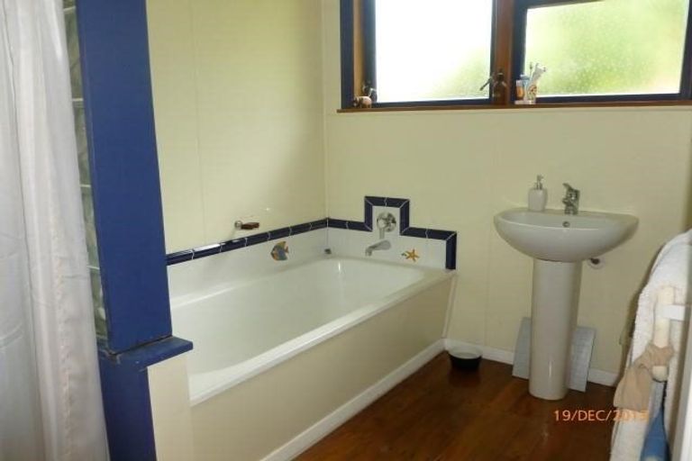 Photo of property in 20 Rawhiti Road, Pukerua Bay, 5026