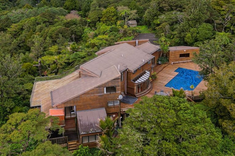 Photo of property in 922 West Coast Road, Waiatarua, Auckland, 0604