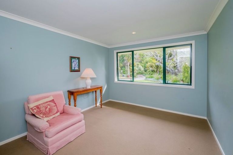 Photo of property in 33 Mokena Kohere Street, Manakau, Levin, 5573