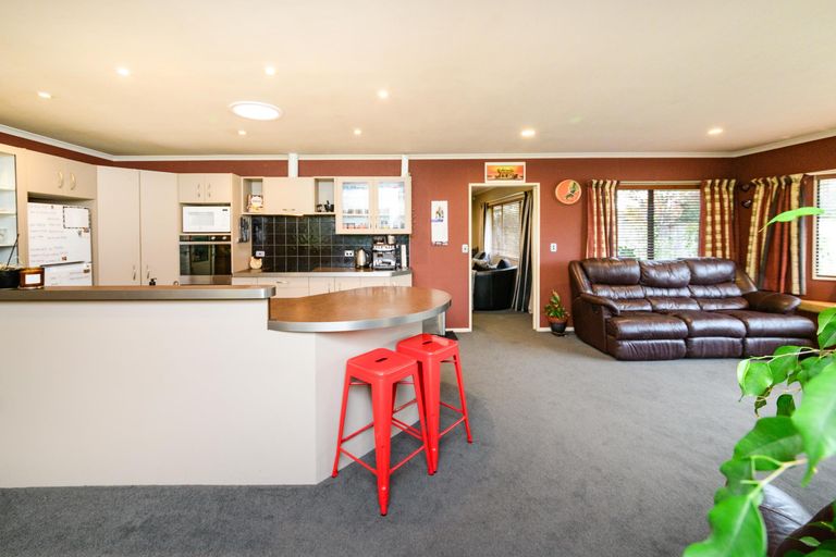 Photo of property in 54 Roberts Line, Kelvin Grove, Palmerston North, 4414