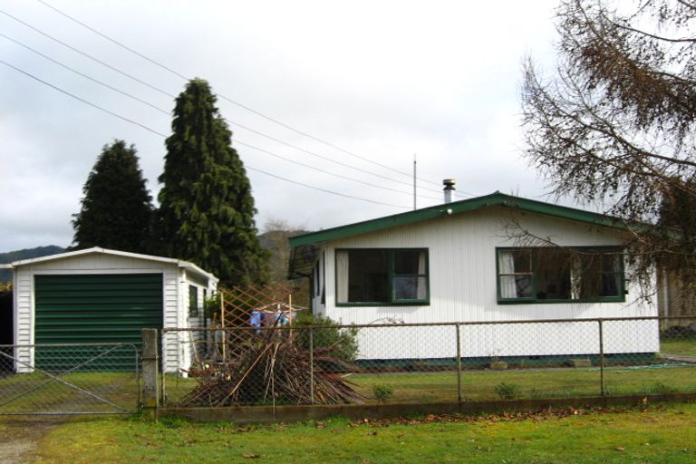 Photo of property in 2 Crampton Road, Reefton, 7830