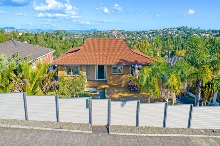 Photo of property in 52 Chelsea View Drive, Chatswood, Auckland, 0626