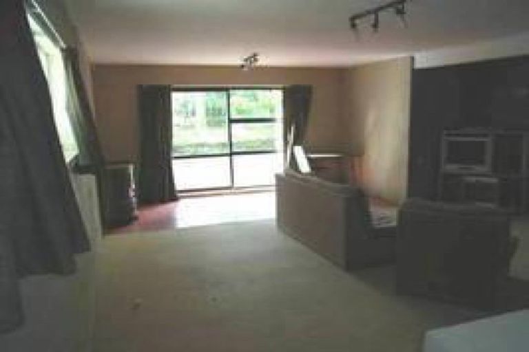 Photo of property in 122 Sandspit Road, Shelly Park, Auckland, 2014