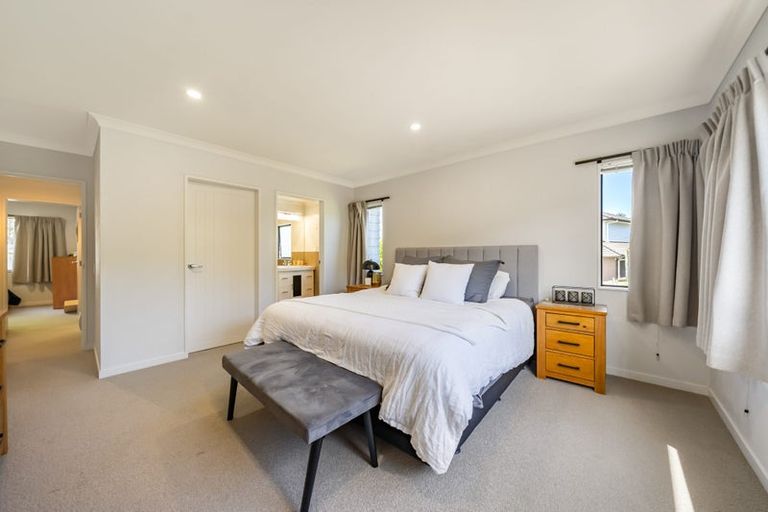 Photo of property in 14 Cosgrove Rise, Riverstone Terraces, Upper Hutt, 5018