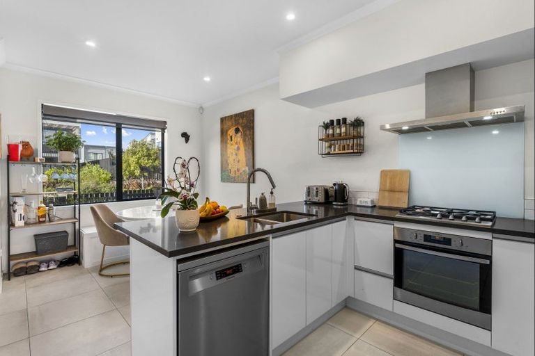 Photo of property in 14 Malcolm Calder Road, Hobsonville, Auckland, 0616