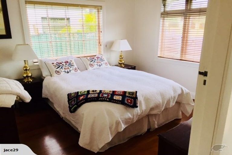 Photo of property in 10 Faulkner Road, Northcote Point, Auckland, 0627