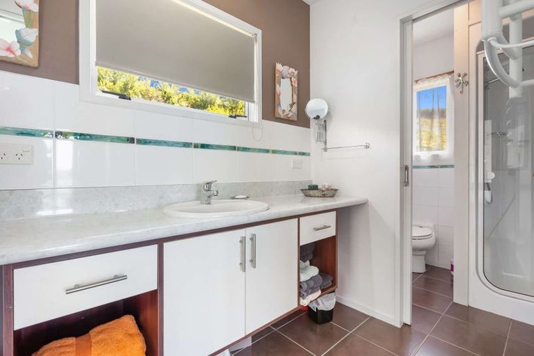 Photo of property in 105 Cable Bay Block Road, Cable Bay, 0420