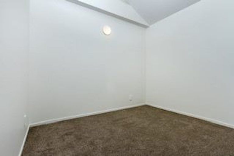 Photo of property in 420/18 Sunnyhaven Avenue, Beach Haven, Auckland, 0626