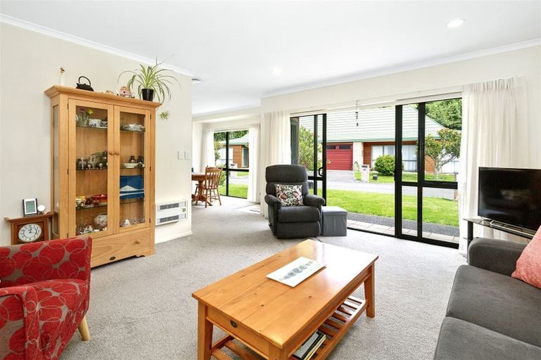 Photo of property in Redwood Village, 45/42 Main Road, Tawa, Wellington, 5028