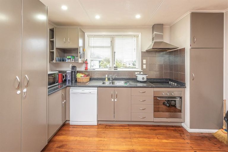 Photo of property in 12 Hadfield Crescent, College Estate, Whanganui, 4500