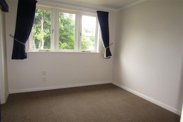 Photo of property in 2/24 Garadice Road, Rothesay Bay, Auckland, 0630