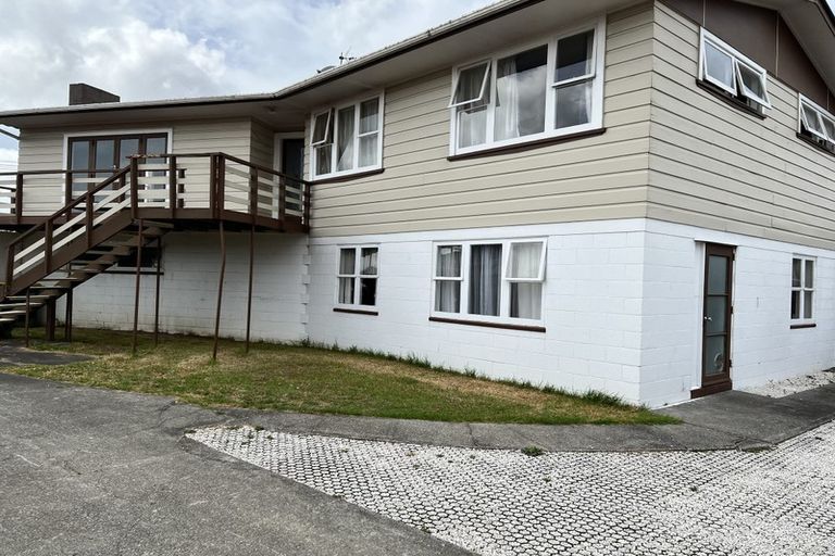 Photo of property in 40 Longburn Road, Henderson, Auckland, 0610