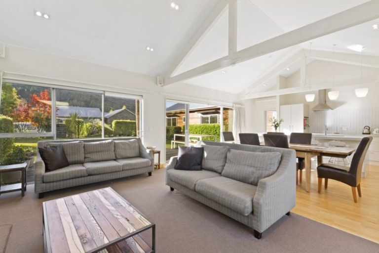 Photo of property in 18 Amber Close, Arthurs Point, Queenstown, 9371