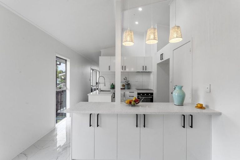 Photo of property in 7 Aden Place, Clendon Park, Auckland, 2103