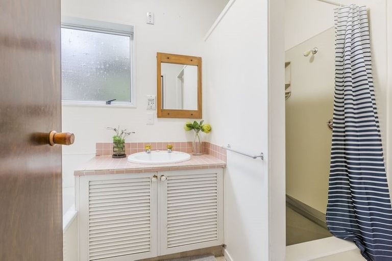 Photo of property in 72 Park Hill Road, Birkenhead, Auckland, 0626