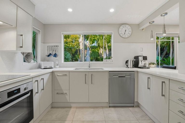 Photo of property in 5 Summerfield Lane, Albany, Auckland, 0632