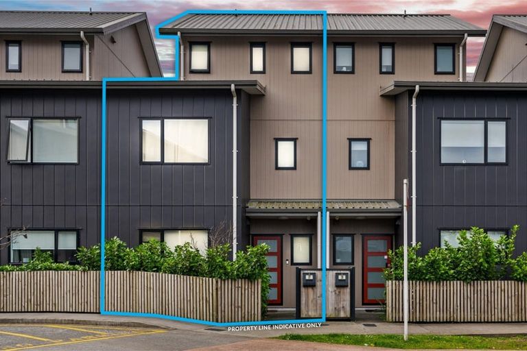 Photo of property in 37 Eileen Newey Place, Henderson, Auckland, 0612