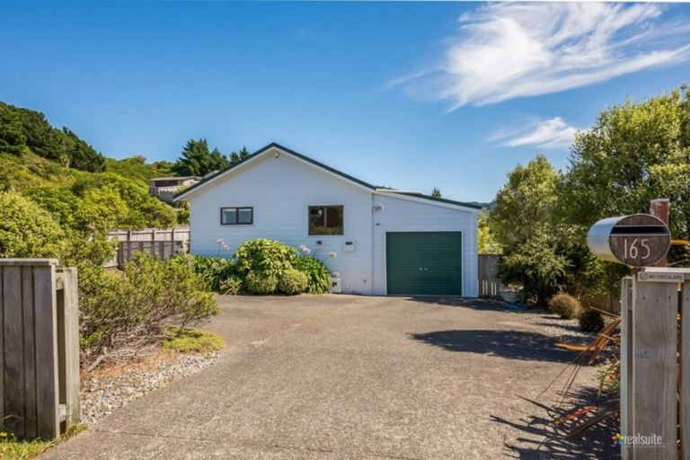 Photo of property in 165 Maungaraki Road, Korokoro, Lower Hutt, 5012