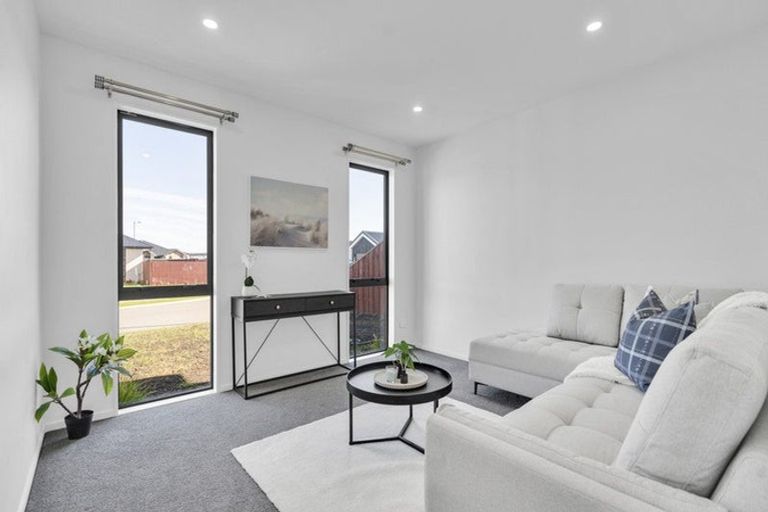 Photo of property in 6 Crosado Place, Rolleston, 7614