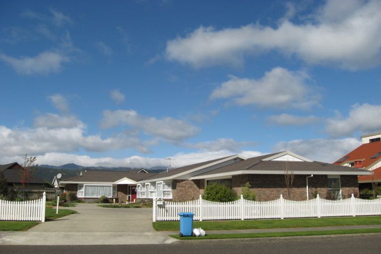 Photo of property in 15 Easton Way, Levin, 5510