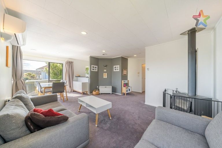 Photo of property in 21 Jasmine Grove, Maungaraki, Lower Hutt, 5010