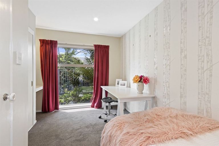 Photo of property in 21 Witbrock Crescent, Burnside, Christchurch, 8053