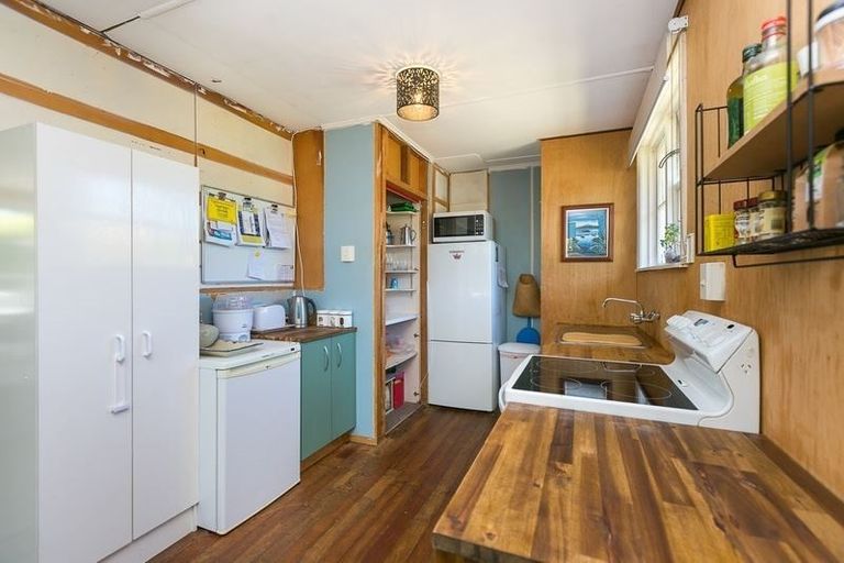 Photo of property in 64 Parsons Street, Frankleigh Park, New Plymouth, 4310