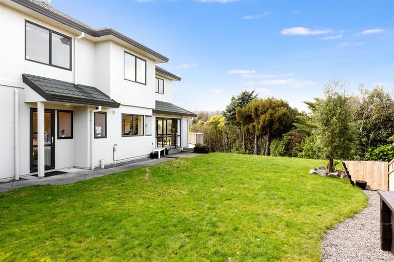 Photo of property in 22 Lanyon Place, Whitby, Porirua, 5024
