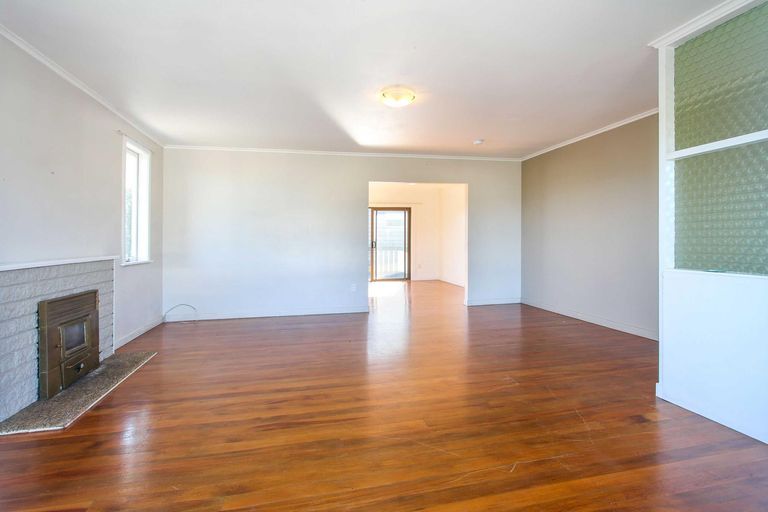 Photo of property in 29 Sylvan Crescent, Te Atatu South, Auckland, 0610