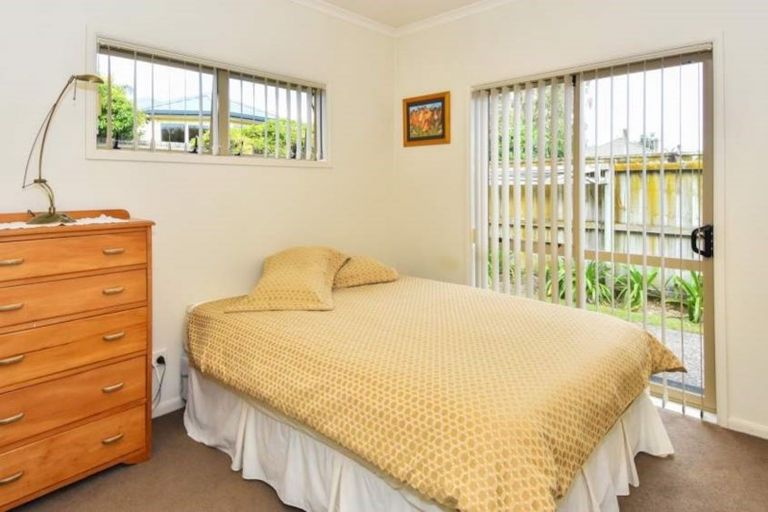 Photo of property in 10 Glencalder Place, Wattle Downs, Auckland, 2103