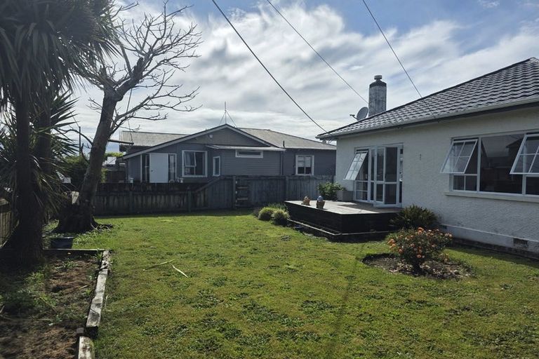 Photo of property in 28 List Street, Welbourn, New Plymouth, 4310