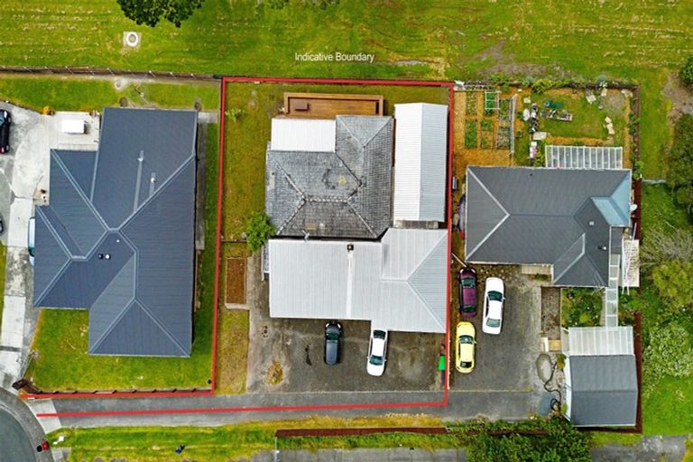 Photo of property in 21 Martin Place, Kelston, Auckland, 0602