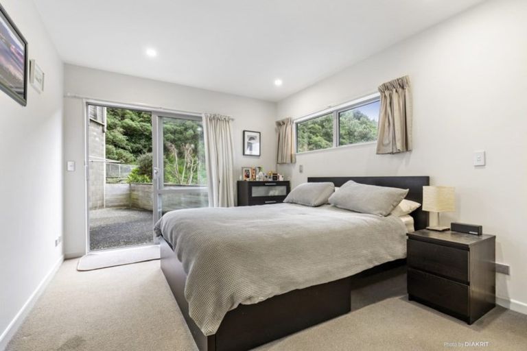 Photo of property in 34 Cave Road, Houghton Bay, Wellington, 6023