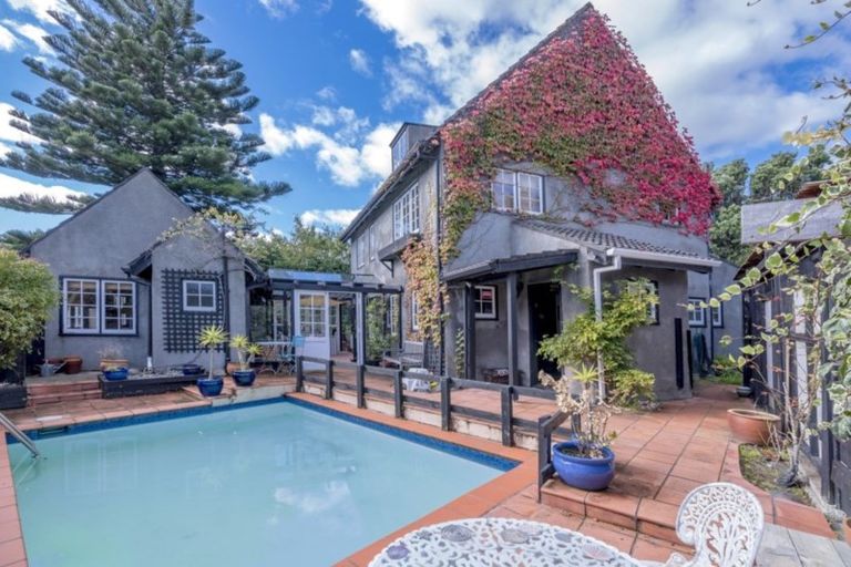 Photo of property in 1 Kohutuhutu Road, Raumati Beach, Paraparaumu, 5032