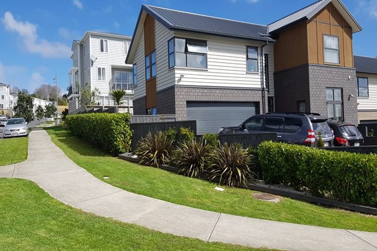 Photo of property in 2 Hirimate Place, Flat Bush, Auckland, 2019