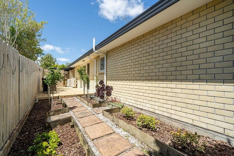 Photo of property in 3/8 Crewe Close, Albany, Auckland, 0632