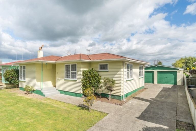 Photo of property in 18 Ellesmere Crescent, Highbury, Palmerston North, 4412