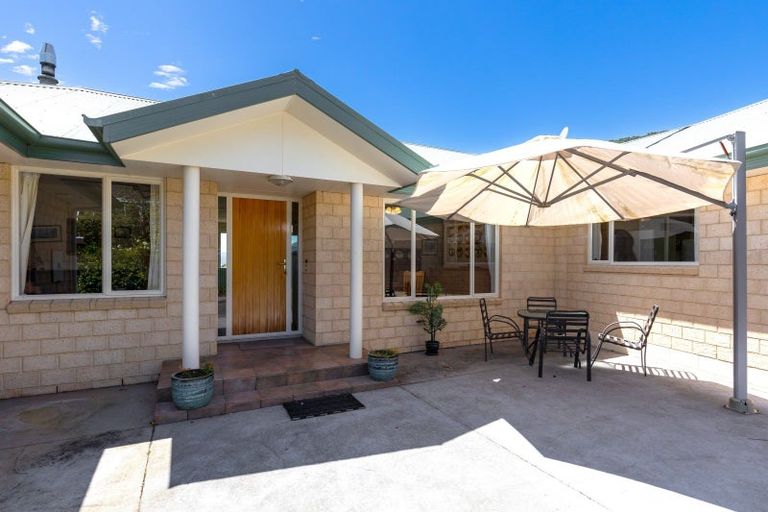 Photo of property in 34 Moana View Road, Waikawa, Picton, 7220