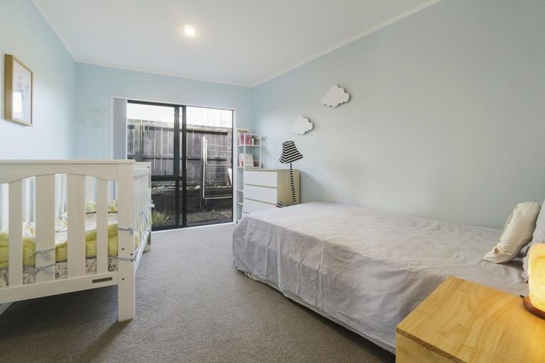 Photo of property in 12a Renata Crescent, Te Atatu Peninsula, Auckland, 0610
