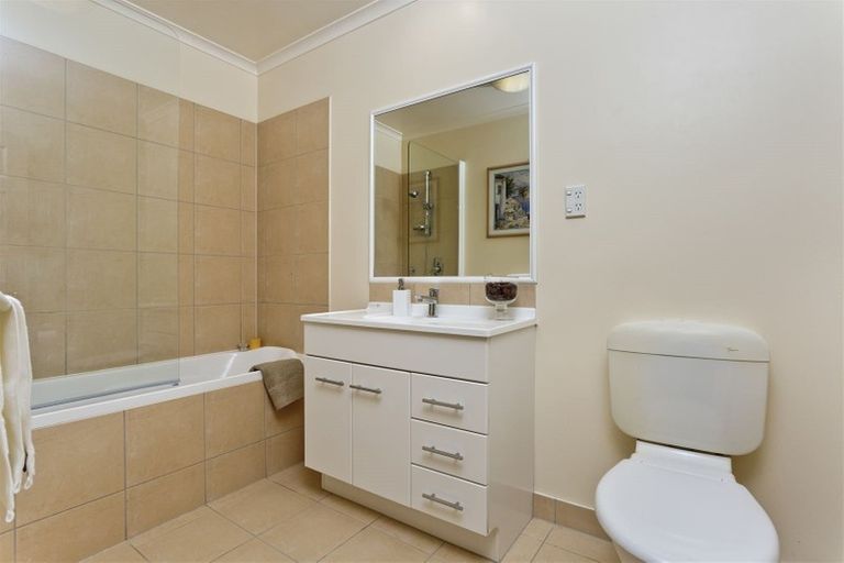 Photo of property in 5 Apsley Rise, Henderson, Auckland, 0612