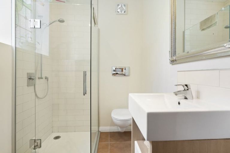 Photo of property in 27 Lower North Terrace, Kelburn, Wellington, 6012