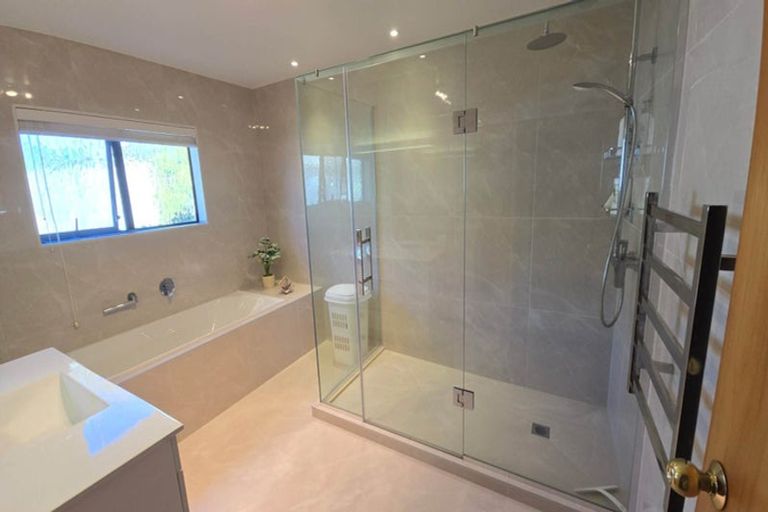 Photo of property in 6 San Lorenzo Rise, Henderson, Auckland, 0612