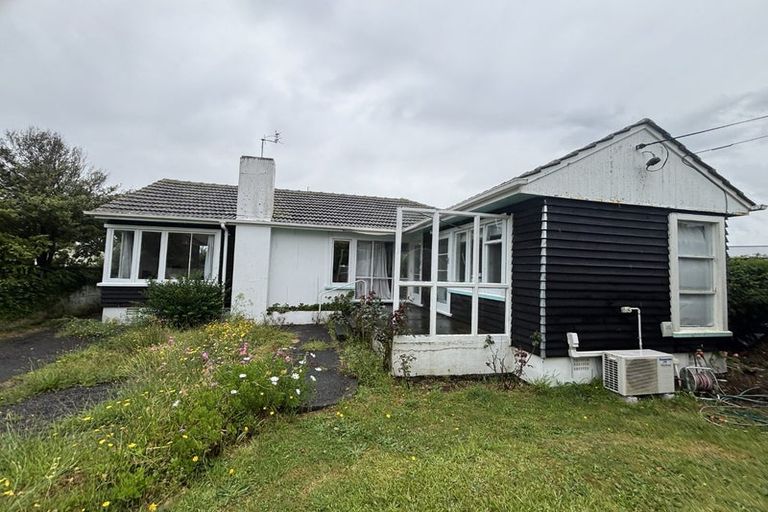 Photo of property in 10 Tainui Street, Welbourn, New Plymouth, 4312