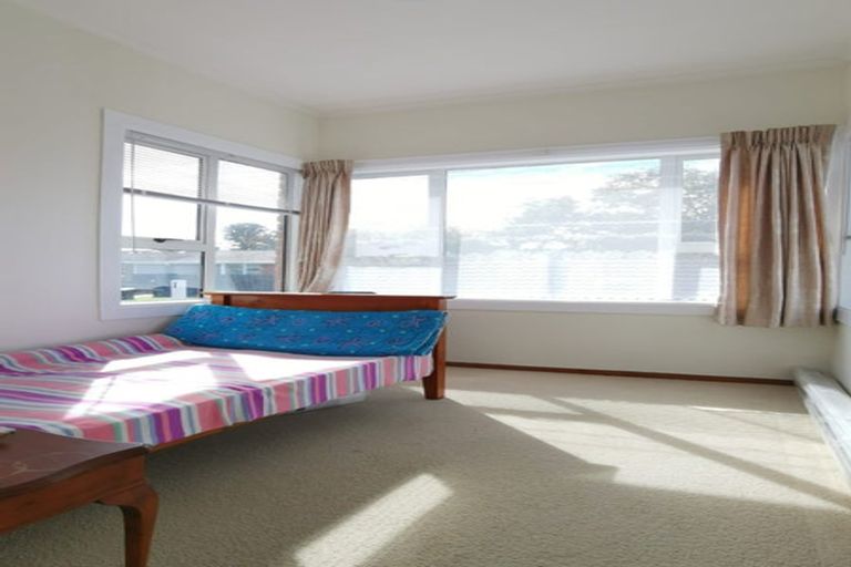 Photo of property in 52 Old Lake Road, Narrow Neck, Auckland, 0624