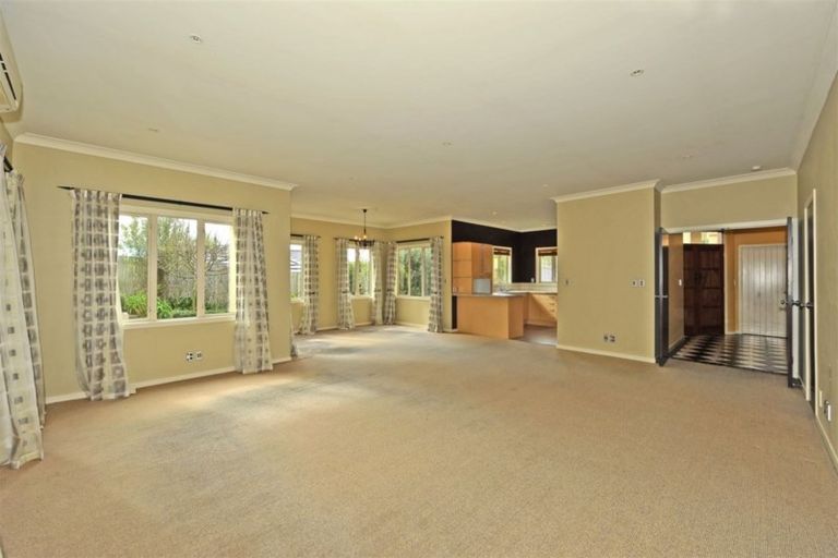 Photo of property in 16 Basil Place, Mount Pleasant, Christchurch, 8081